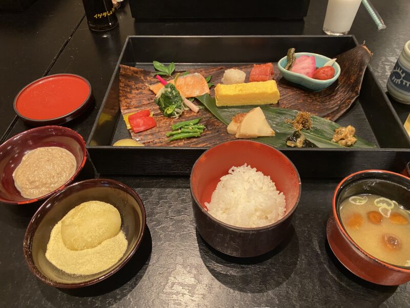 庄助の宿・瀧の湯　朝食